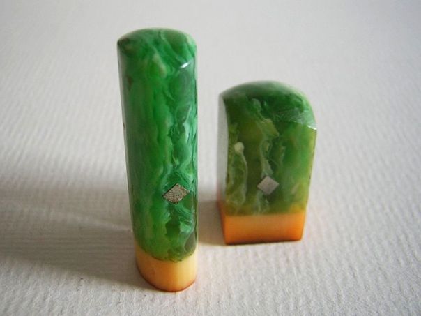 Celluloid pair of seal dyed green - (3877)
